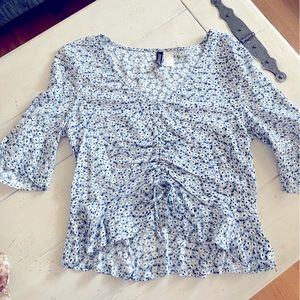 Womens size 4 blouse with quarter length bell sleeves NWOT